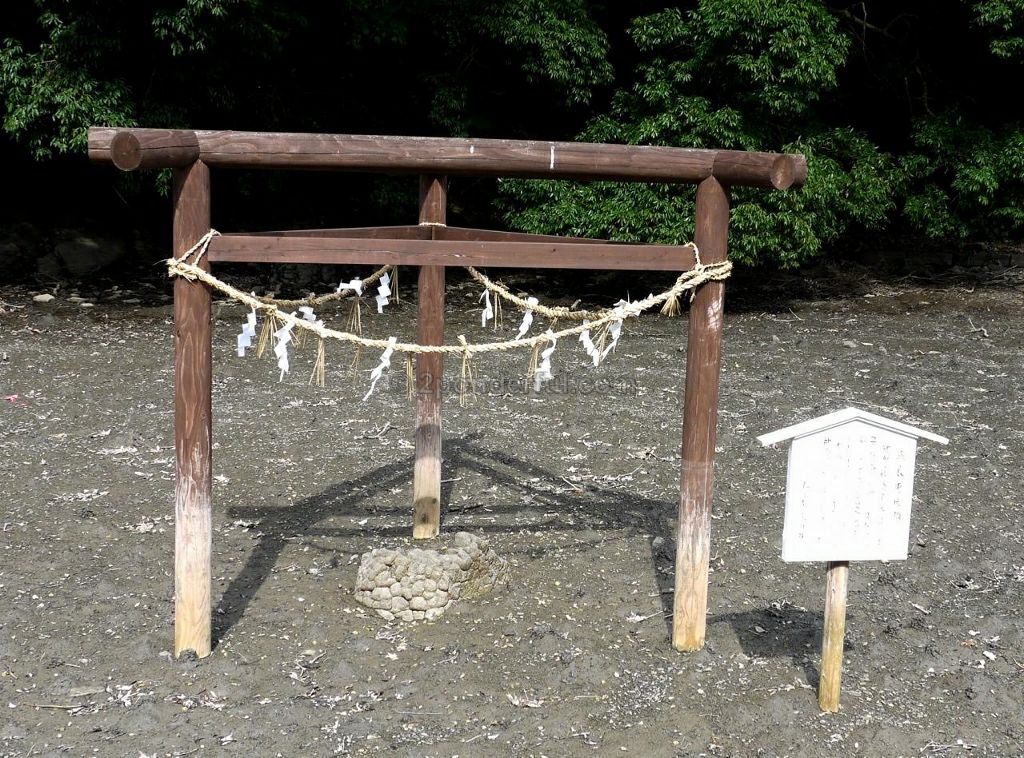 tsushima mihashira torii